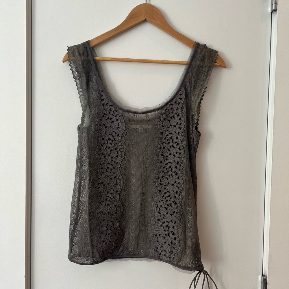 Ruehl Elegant Gray Lace Sleeveless Top